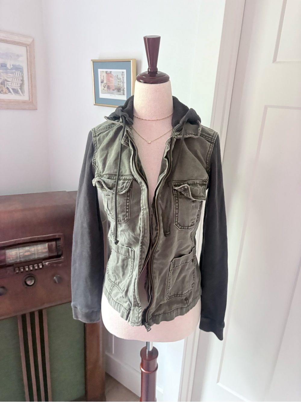 American Eagle Outfitters Bella Swan-inspired zip-up jacket 🖤🌲